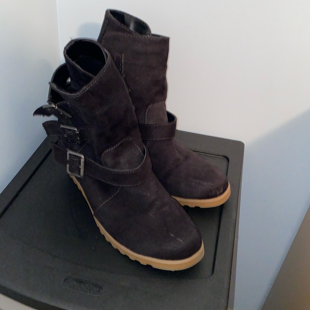 Aeropostale high heel black boots